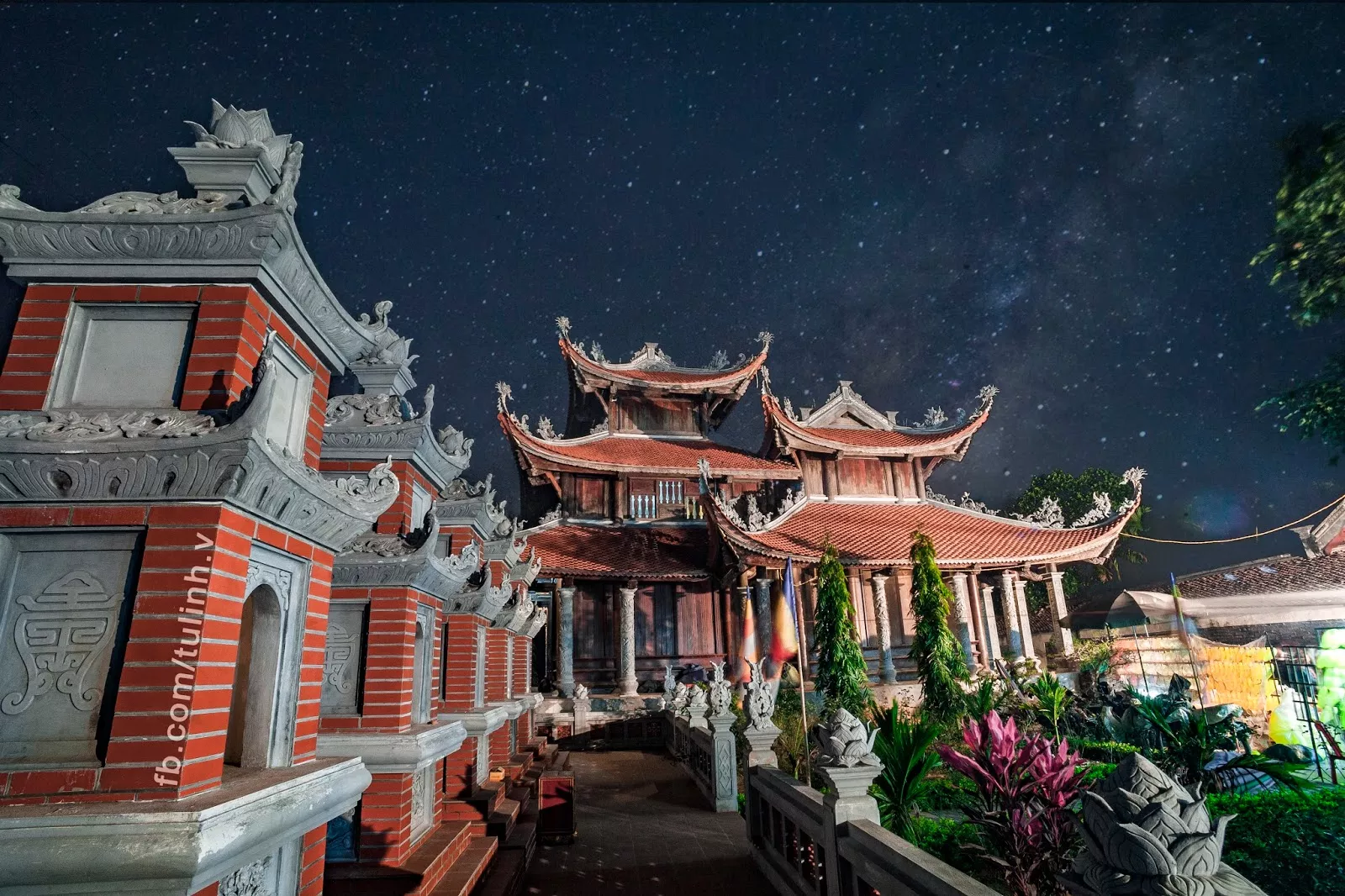 Chùa Thiên Quý về đêm, xã Đông Xuân, huyện Đông Hưng, Thái Bình